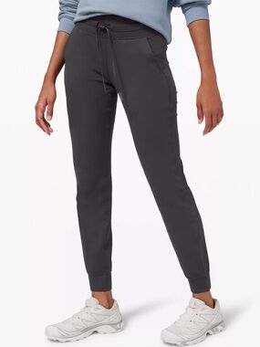 Lululemon Ready to Rulu 7/8 Jogger
Graphite Grey size 4
